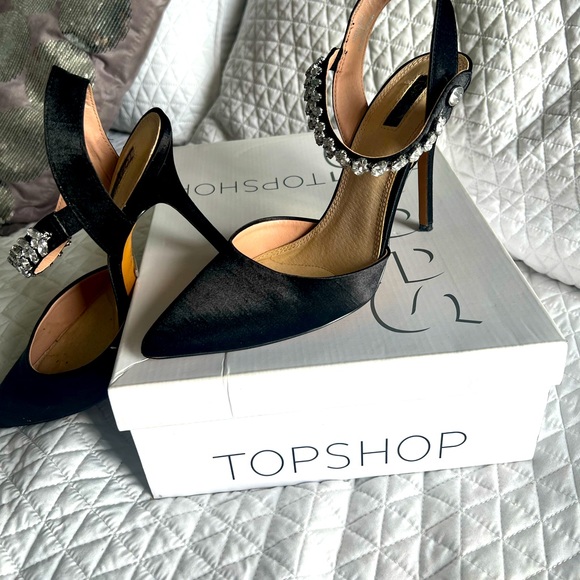 Women black  heels - Picture 1 of 4